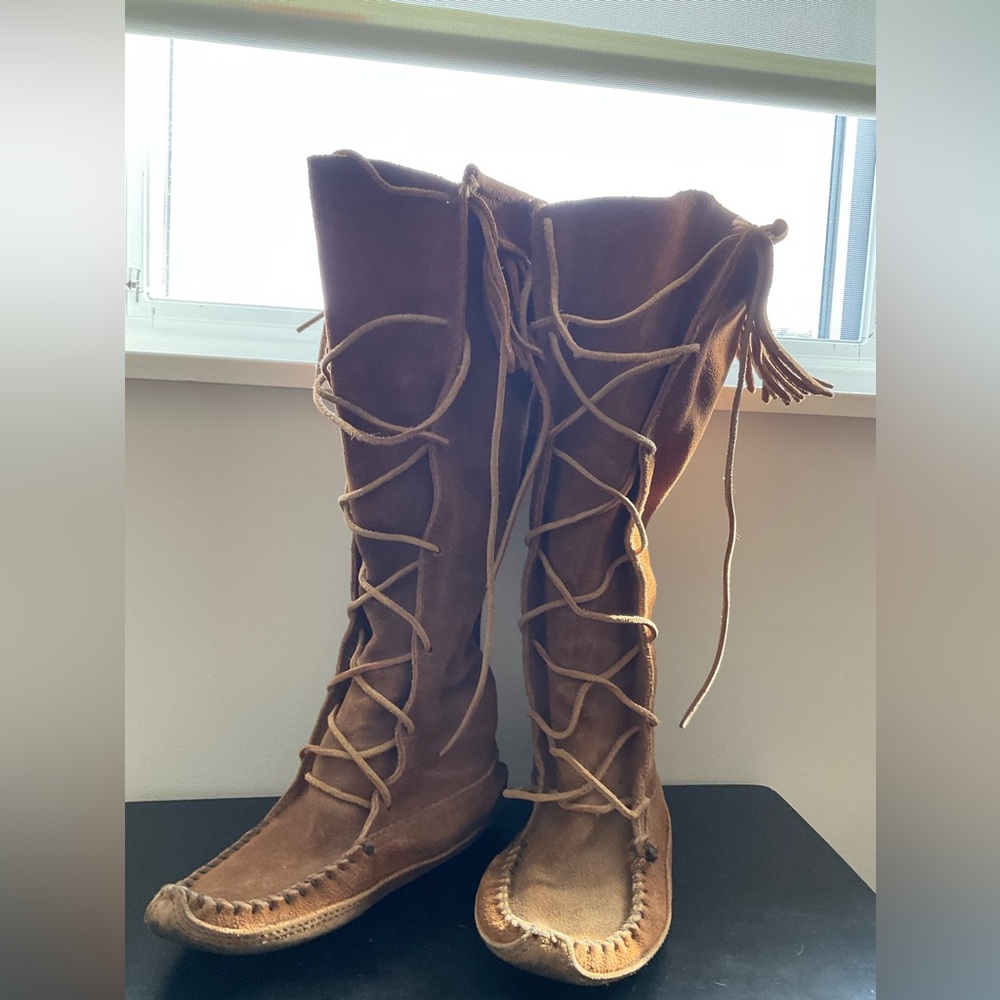 Minnetonka Tan Leather Lace-Up Boots